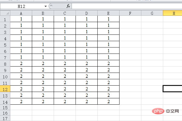 Un tableau Excel est divisé en deux pages