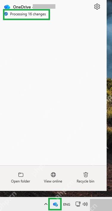 OneDrive 面板显示 Processing changes,用于判断离线前同步是否仍在进行