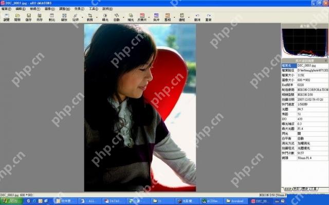 光影魔术手经典 Windows 桌面版主窗口,照片已在编辑区打开,右侧显示参数栏,用来证明添加相框前要先载入图片