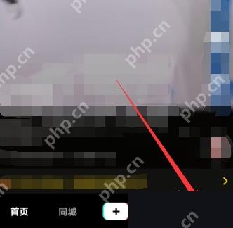 抖音作品播放页右侧更多按钮，用于设置朋友可见
