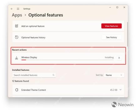Windows 11 Optional features Recent actions 中 Wireless Display 正在安装