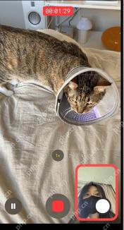 iPhone 同步双拍录制界面,顶部出现录制计时,画面中有前置镜头小窗和停止按钮