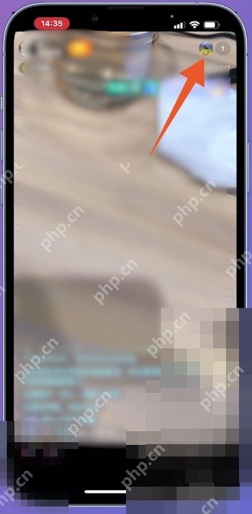 抖音直播间管理员怎么设置:在直播间点击目标观众头像。