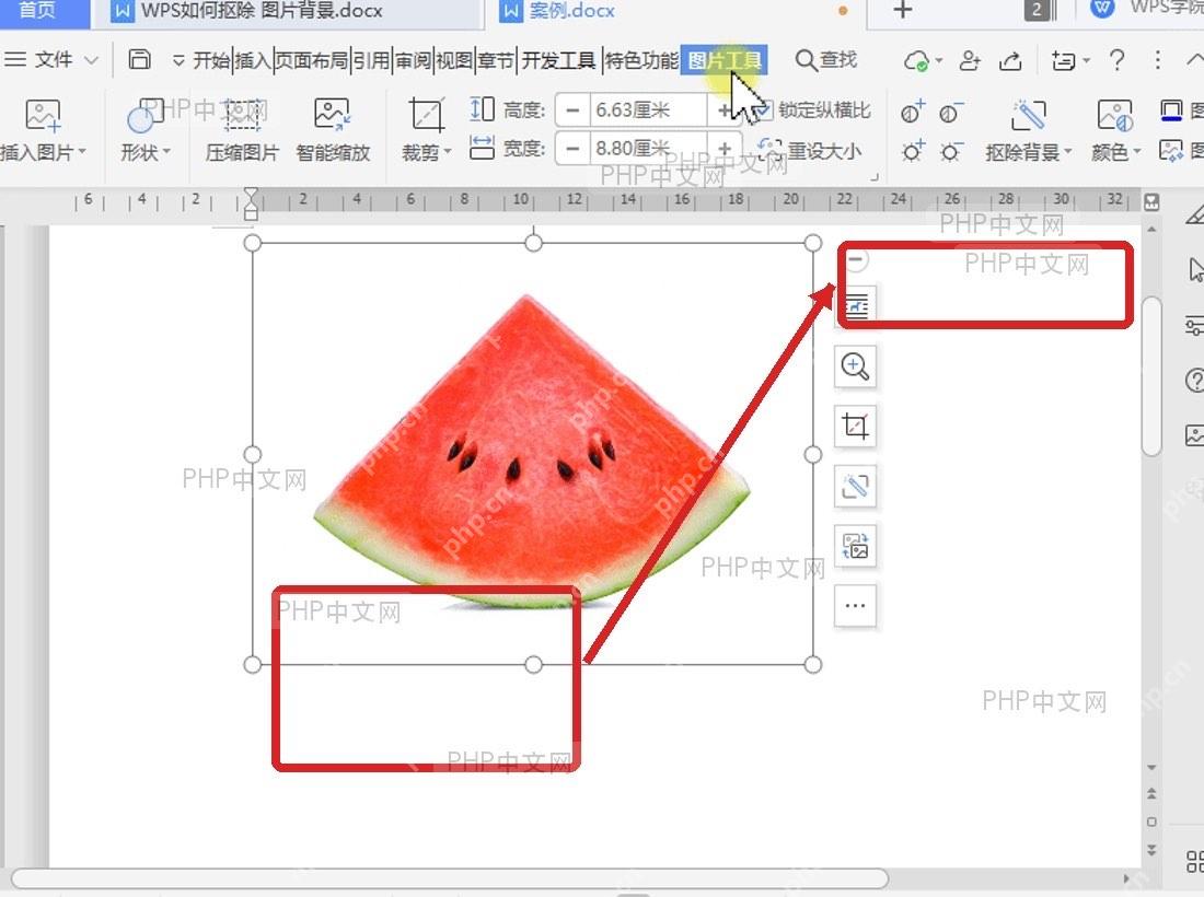 WPS 智能抠图界面中框出自动抠除背景入口和预览区域,用于第三步执行智能抠图