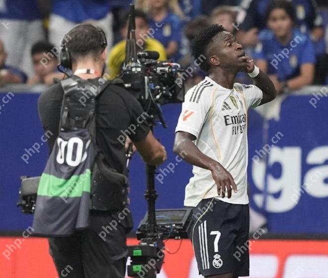 姆巴佩梅开二度,维尼修斯替补建功后激动庆祝被捂嘴 - php中文网