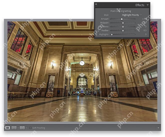Lightroom Classic Windows 版英文效果面板羽化数值与较自然的裁剪后暗角结果