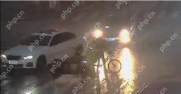 暴雨街头的温暖接力：外卖小哥与交警共同守护迷路老人 - php中文网