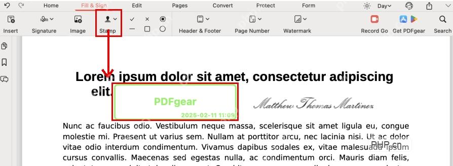 PDF 页面中已经放置绿色 PDFgear 图章,用于第四步调整图章位置和大小