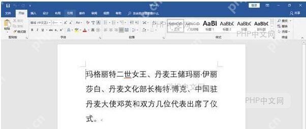 Word文档中选中文本的高亮状态,右键上下文菜单展开,'翻译'选项被高亮或鼠标悬停