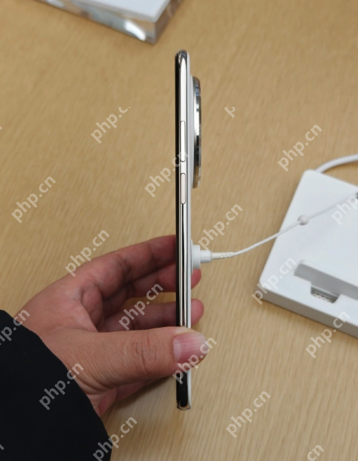 华为Mate70 Air亮相：搭载麒麟9020A/B处理器，起售价4199元 - php中文网