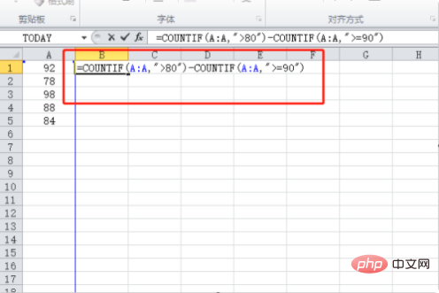 Excelで80を超える数字と90未満の数字を数える方法