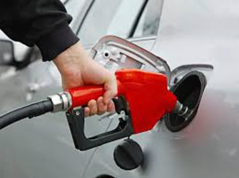 国内成品油价将再迎大幅下调 国内成品油价将迎跨年“七连涨”