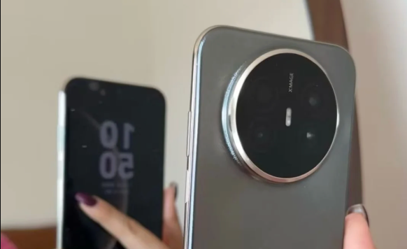 有 SIM 卡槽,华为 Mate 70 Air 真机细节曝光 有 SIM 卡槽,华为 Mate 70 Air 真机细节曝光