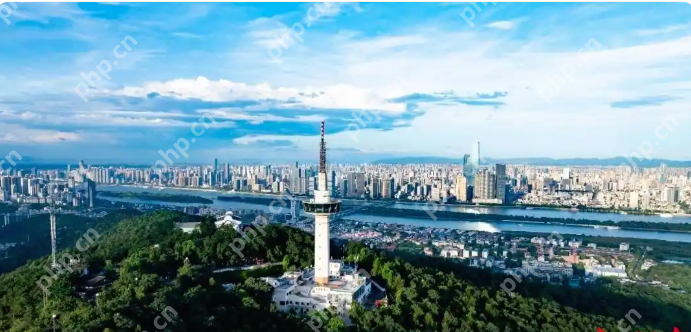 岳麓山登高望远最佳路线来了!观景台与索道全新连线,一键解锁山顶美景 - php中文网