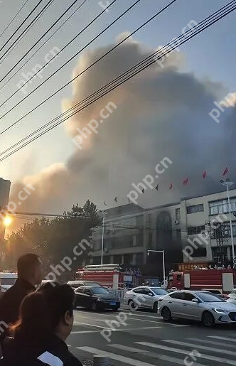 山東膠州一商貿(mào)市場(chǎng)發(fā)生火災(zāi)，官方回應(yīng)：無(wú)人員傷亡 - php中文網(wǎng)