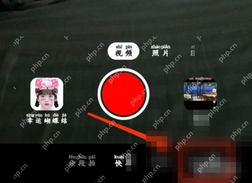 抖音直播间福袋怎么发:在直播间打开功能工具面板。