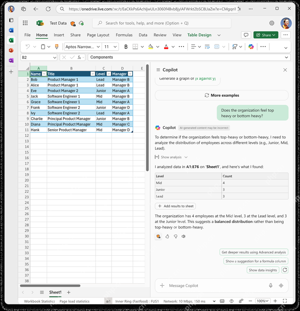 Excel 网页版中选中表格数据并打开右侧 Copilot 面板,服务于准备数据源步骤