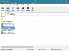 7-Zip 主窗口顶部已经能看到 Extract 按钮，证明只解指定文件时要先按资源管理器到 7-Zip 的路径把压缩包打开进文件管理器。