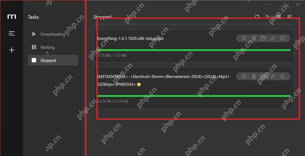 Motrix 深色界面红框标出暗色侧栏和设置区域