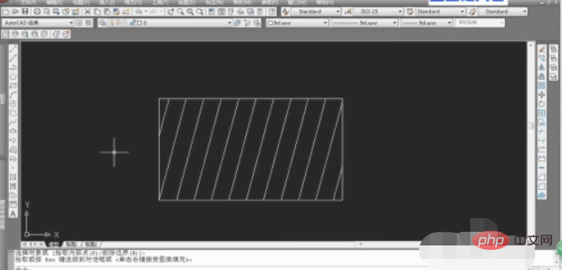 Comment remplir des rayures diagonales en CAO