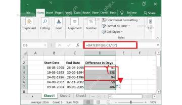 Excel 公式栏输入 DATEDIF 日期差公式，结果列显示每行相差天数