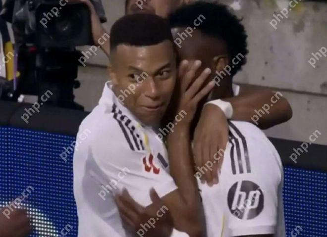 姆巴佩梅开二度,维尼修斯替补建功后激动庆祝被捂嘴 - php中文网