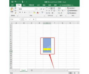 Excel 中选中带填充色和边框的单元格区域,准备清除格式