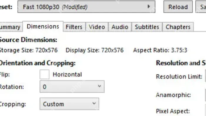 HandBrake Dimensions 页中 Cropping 区域显示 Custom 裁剪选项