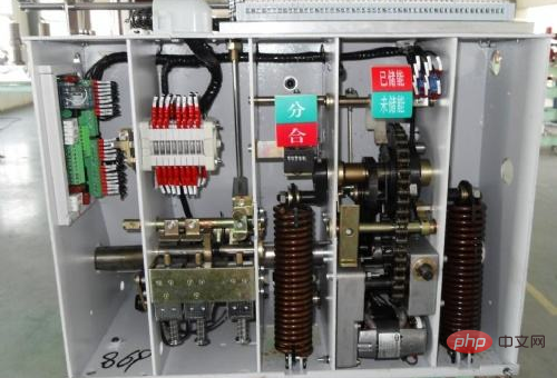 What are the characteristics of sf6 circuit breaker?