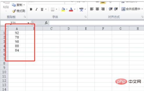 Excelで80を超える数字と90未満の数字を数える方法