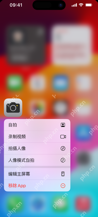 iPhone 主屏幕长按相机 App 入口后出现自拍、录制视频、拍摄人像和编辑主屏幕快捷菜单