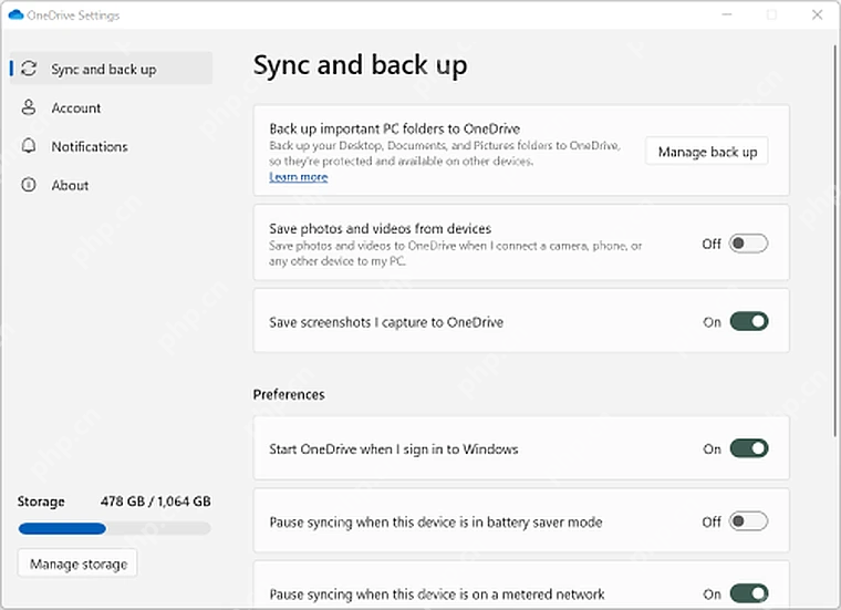 OneDrive 设置窗口的 Sync and backup 页面用于开启文件夹备份