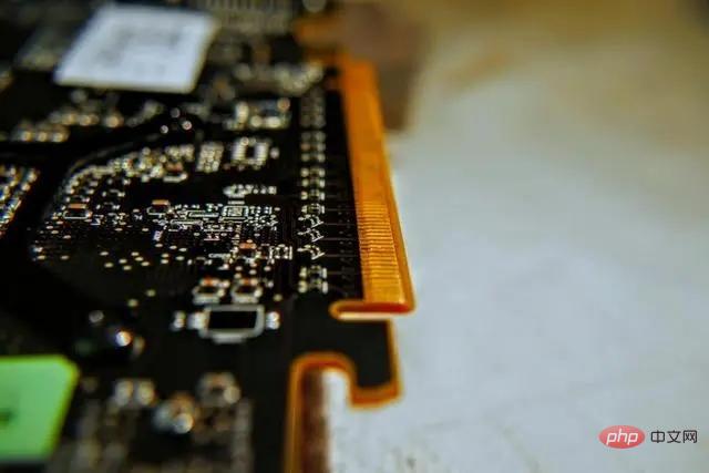 Les interfaces pcie4.0 et pcie3.0 sont-elles identiques ?