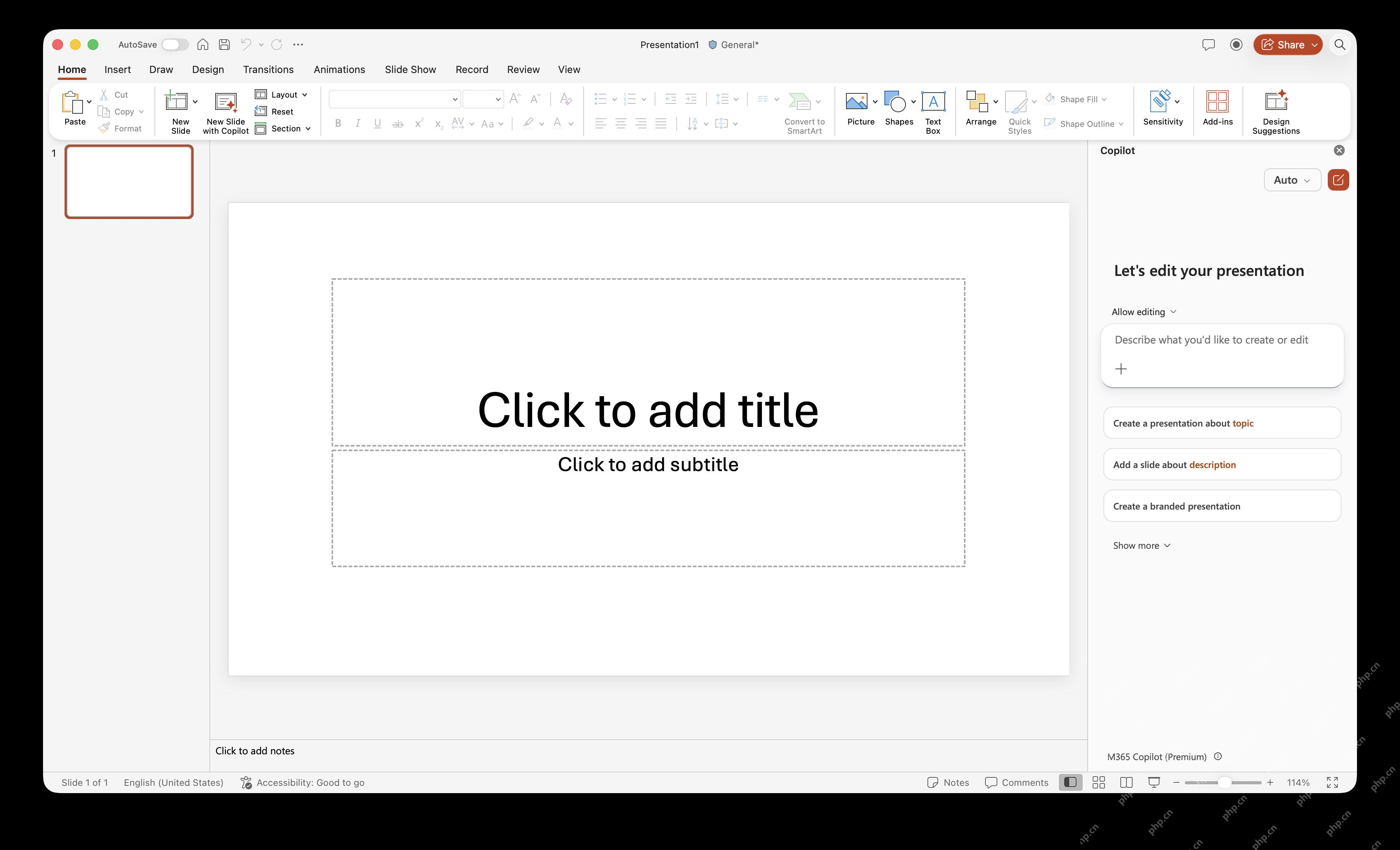 PowerPoint 右侧 Copilot 面板用于编辑当前演示页