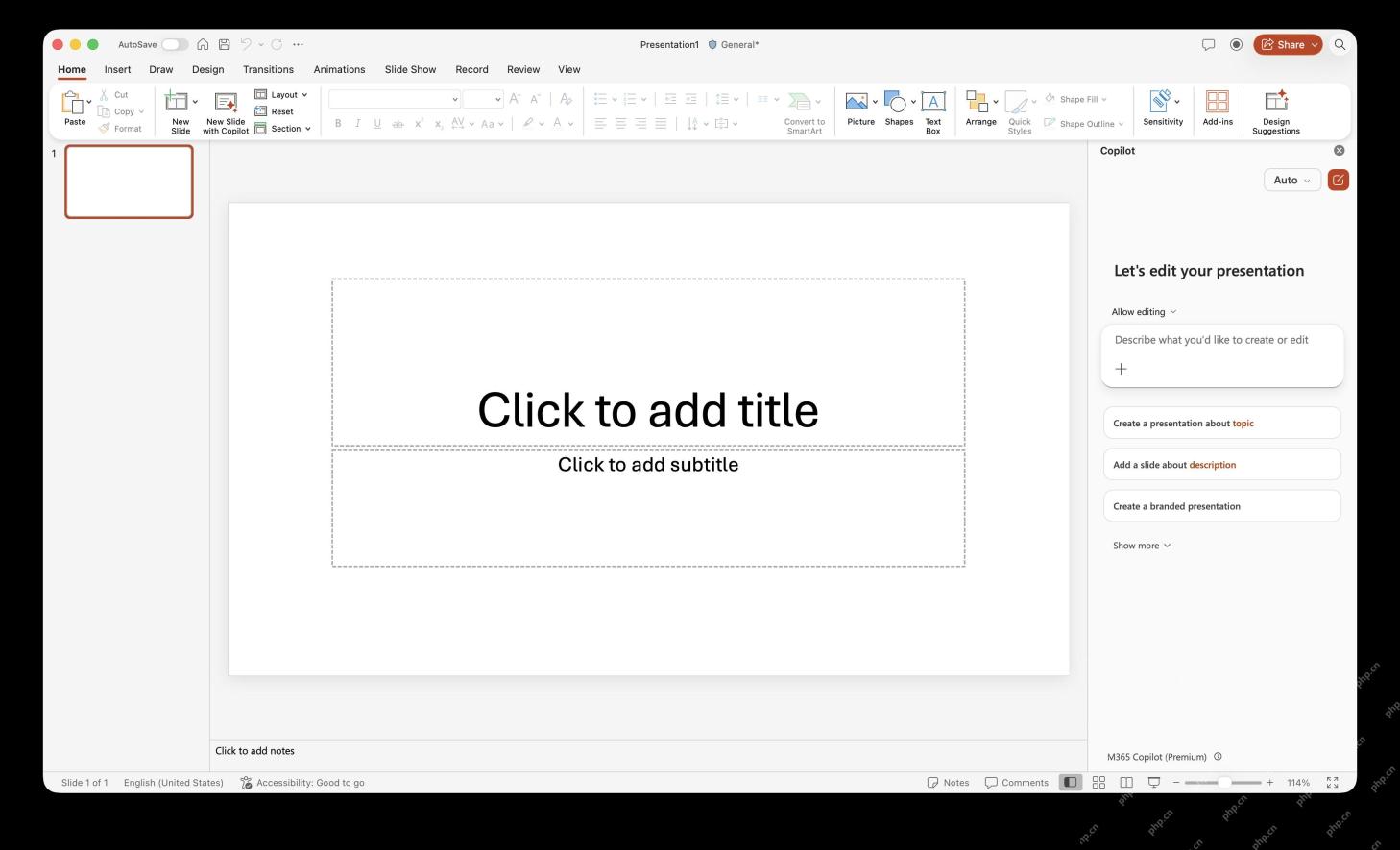 PowerPoint 右侧 Copilot 面板用于编辑当前演示页