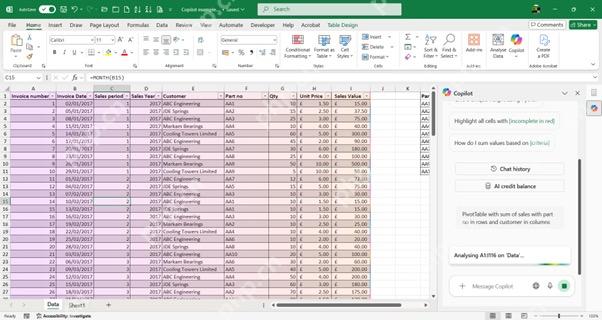 Excel 工作表右侧打开 Copilot 面板，用于让 Copilot 读取当前销售数据区域