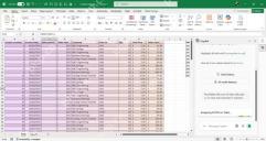 Excel 工作表右侧打开 Copilot 面板,用于让 Copilot 读取当前销售数据区域