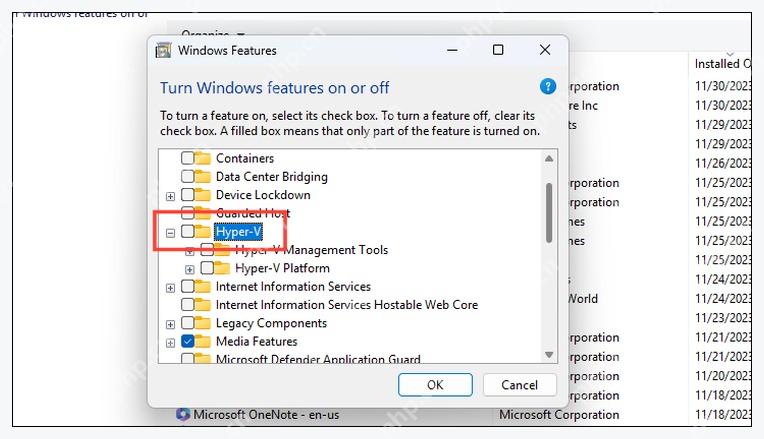 Windows Features 窗口中 Hyper-V 功能取消勾选