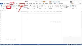 Word 功能区中打开插入选项卡并定位表格入口的步骤图