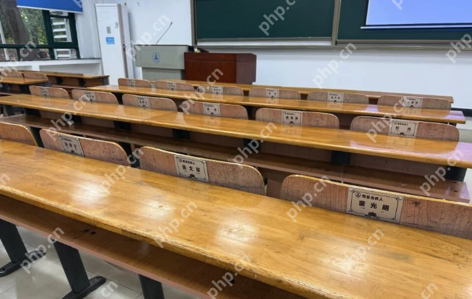 武汉一高校开放教室座椅冠名捐赠,校友扎堆“抢”椅子 - php中文网