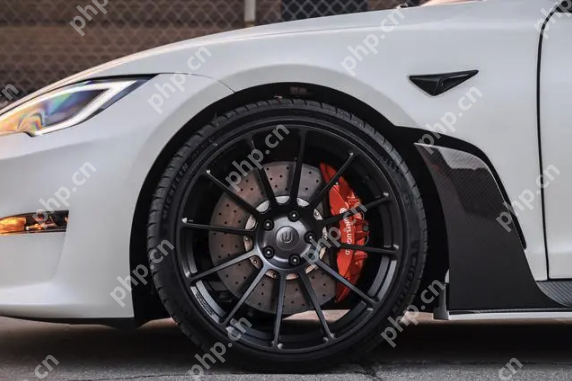 马斯克明确拒绝设立特斯拉高性能子品牌，称将专注于自动驾驶研发 - php中文网