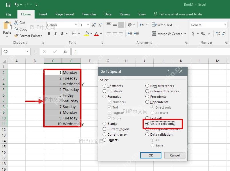 Excel 工作表中选中包含隐藏行的源数据区域,准备仅复制可见单元格